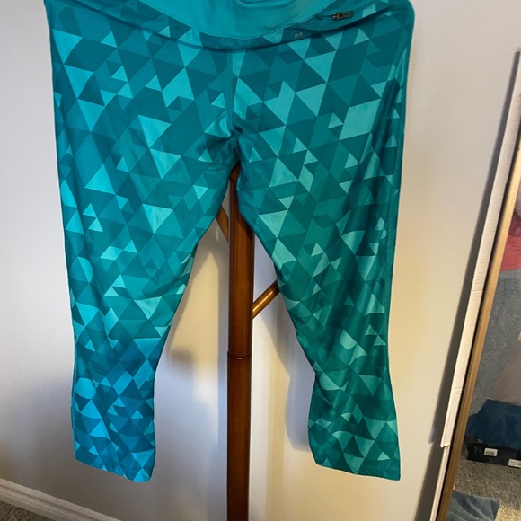 Nike Crops - Picture 2 of 4